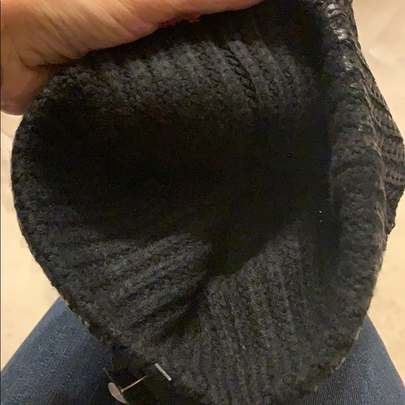 NWT black coated pompon hat - Picture 5 of 6